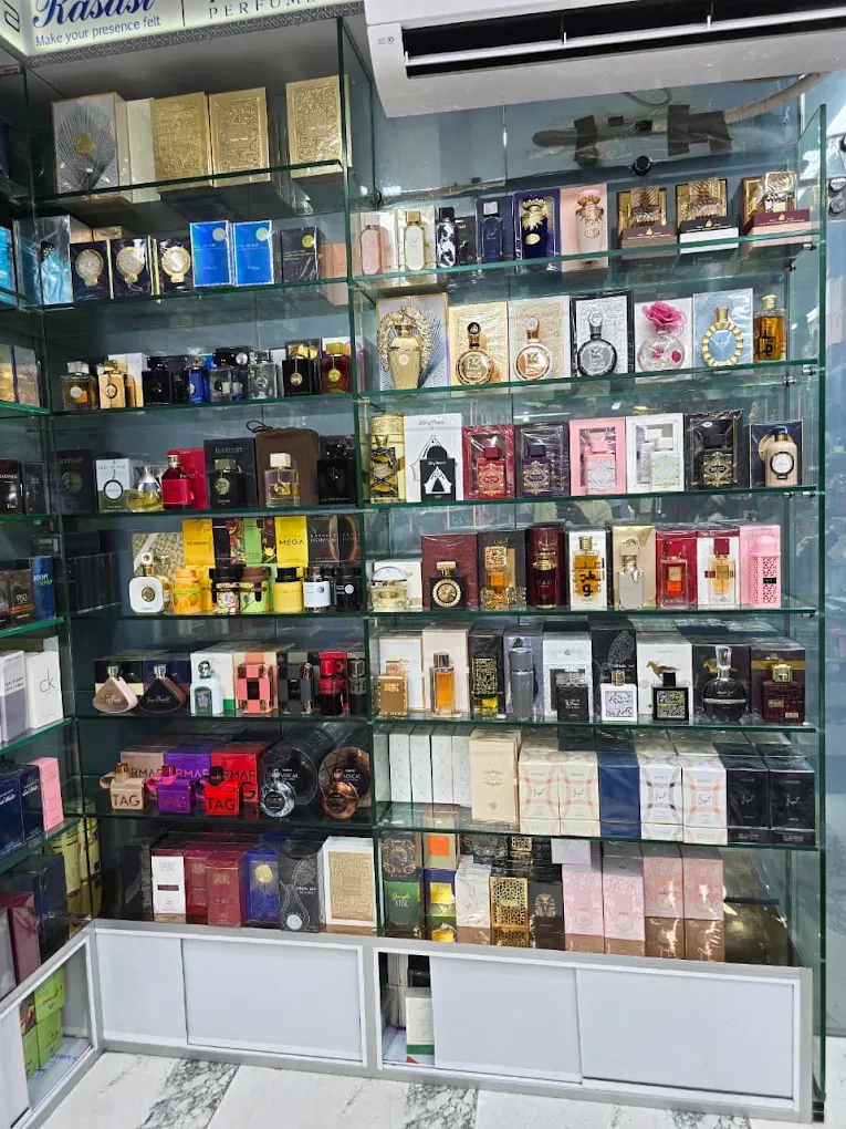 The shop floor, where customers open the guide on their own phones.